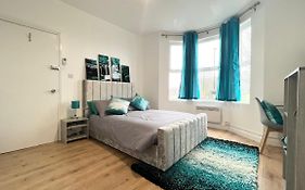 Cosy Private Studio In London